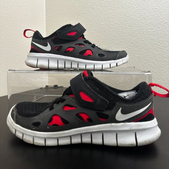 Nike Free Run 2 ‘Black Siren Red’ Kids size 1.5Y - Picture 1 of 9